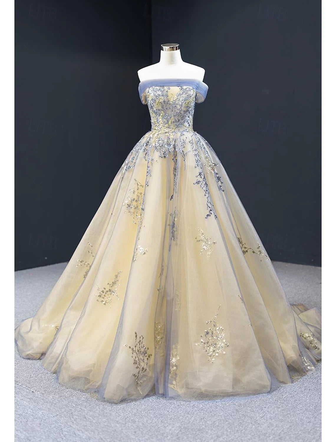 Buyishang A-Line Wedding Guest Dresses Vintage Dress Wedding Sweep / Brush Train Sleeveless V Neck Satin with Pleats